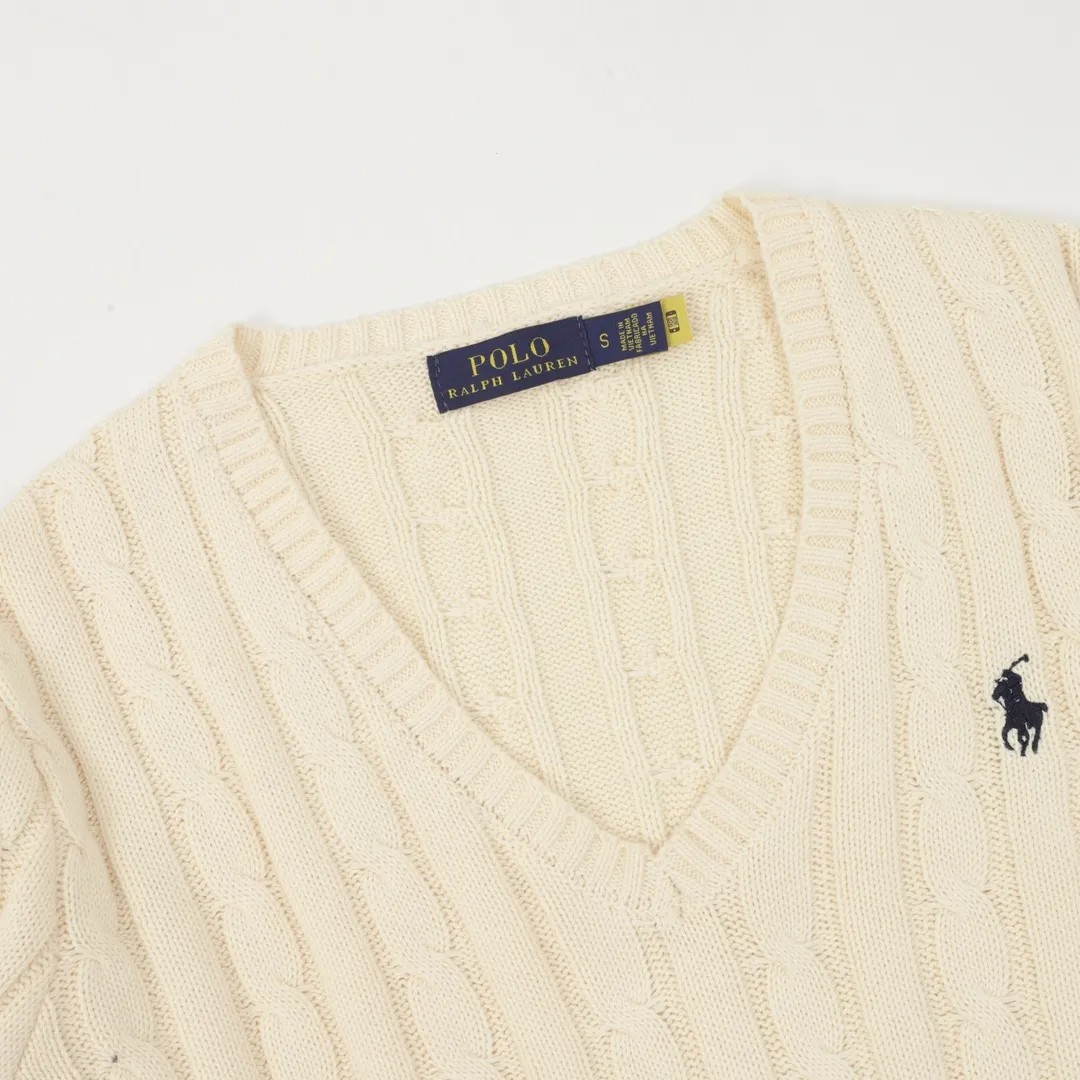 🅿️480 Ralph Lauren 25FW small label knitted sweetheart neck sweater Ralph Lauren (RALPH LAUREN) is the "American classic" brand in the fashion industry. Founded by Mr. Ralph Lauren in 1968, it is a high-end fashion brand with a strong American flavor. The styles are highly stylized and should be regarded as the clothing brand that best represents American culture (this can be seen from the fact that the uniforms of the US team in many Olympic Games have been provided by Ralph Lauren). Size: S-L